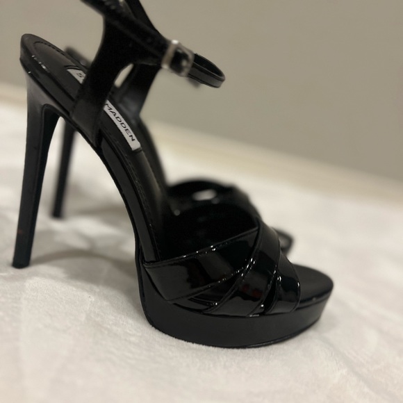 Steve Madden LESSA COGNAC PATENT - Picture 2 of 13